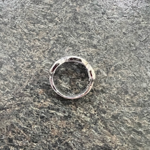 Silver ring - Picture 2 of 2